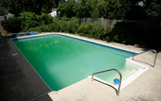 água-da-piscina-está-verde