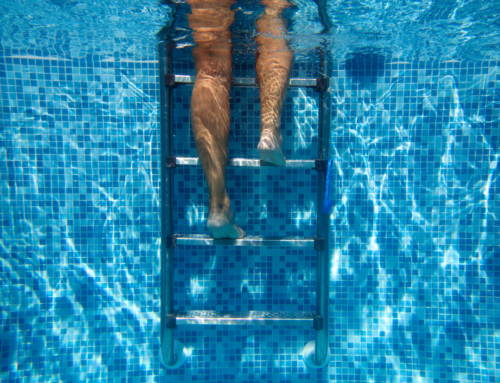 Escada de piscina – sabe qual é a ideal para si?