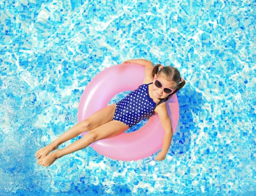 Crianças na piscina? Mil olhos não chegam!
