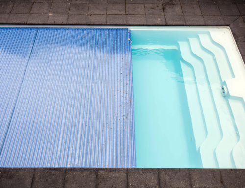 Chuvas antes do verão: como manter a água da piscina limpa